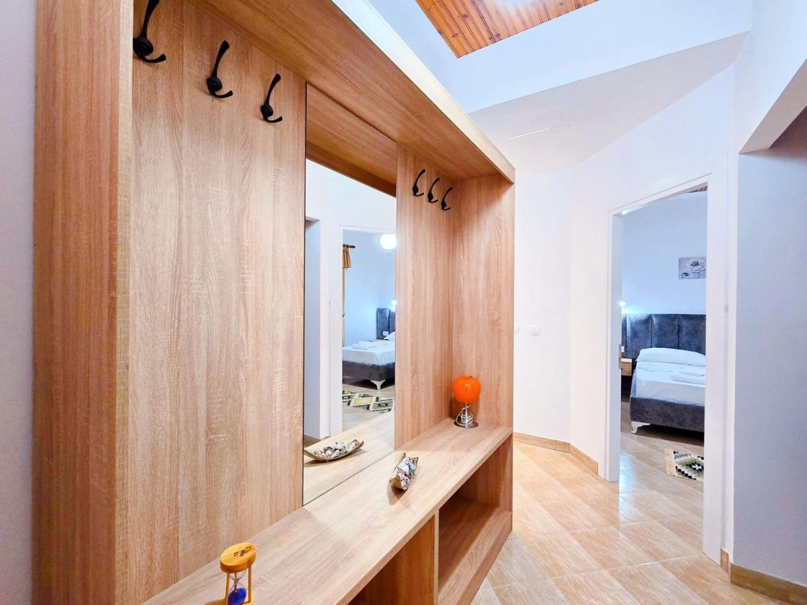 Enma Rooms Kruje Luaran gambar