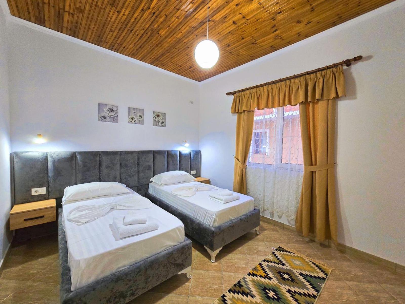Enma Rooms Kruje Luaran gambar