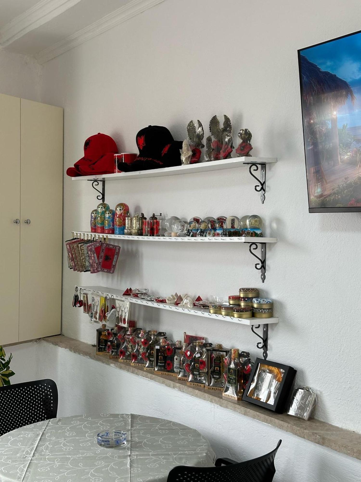 Enma Rooms Kruje Luaran gambar